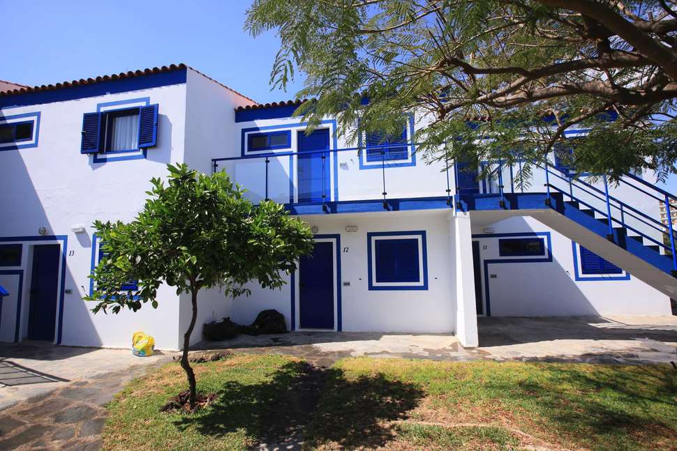 Ein Foto von der Außenansicht des Apartments Los Caribes I