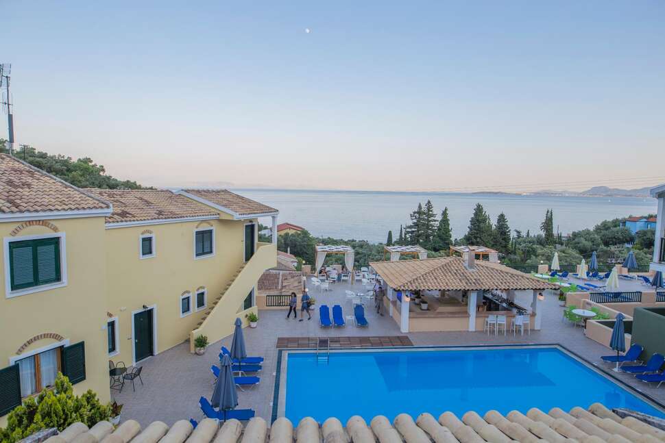 Een foto van het zwembad bij Corfu Aquamarine Hotel