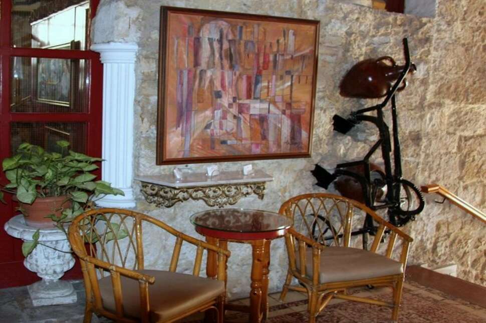 Een foto van het interieur van Kentrikon 1924 Boutique Hotel