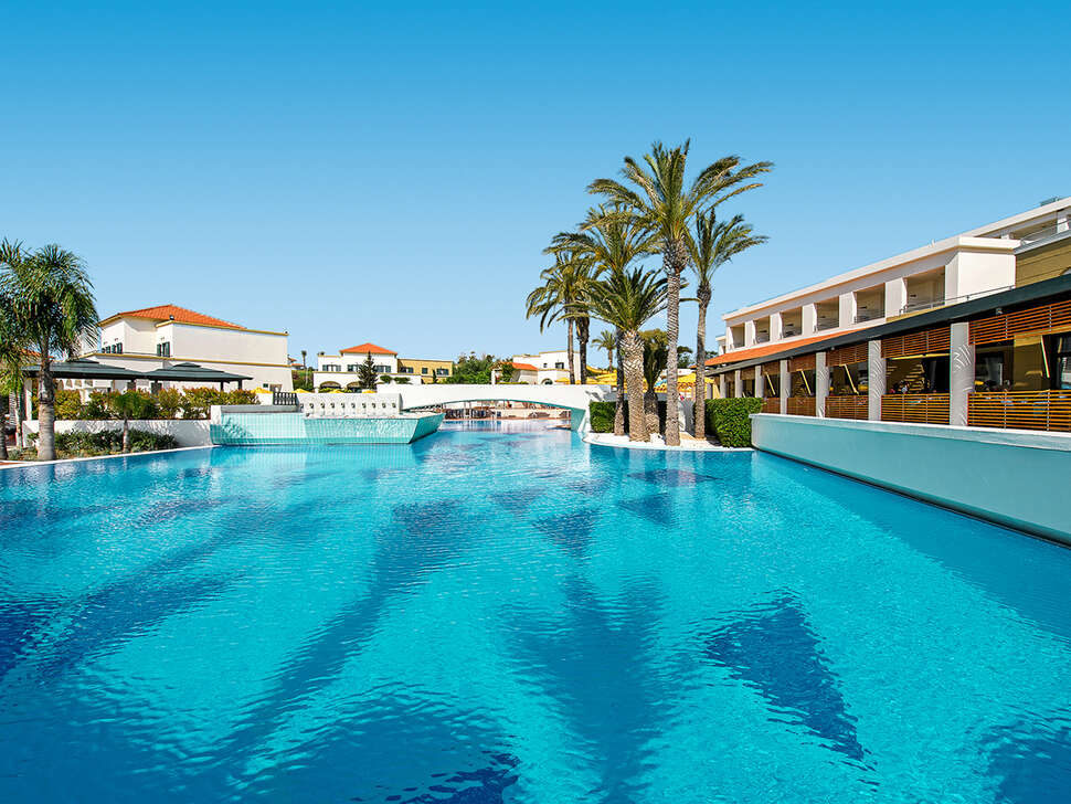 Ein Foto vom Pool im Mitsis Rodos Maris Resort & Spa