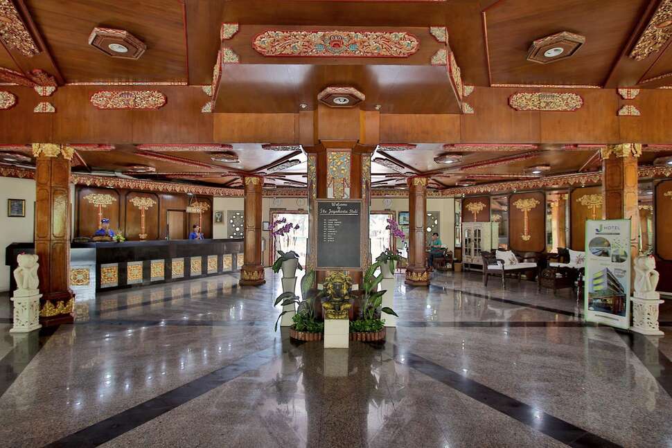 Een foto van het interieur van The Jayakarta Bali