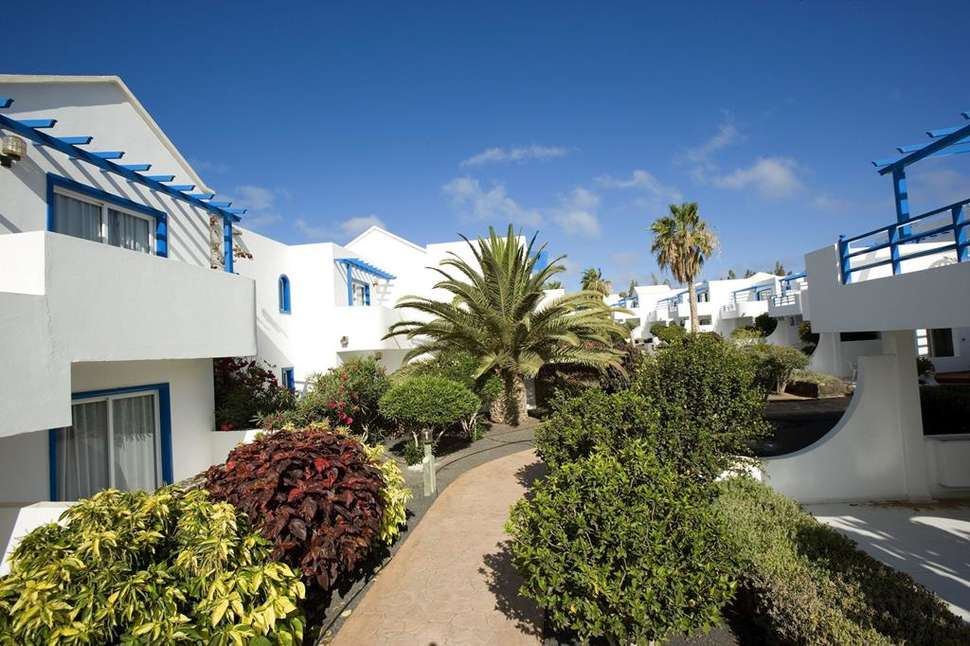 Een foto van de buitenkant van HL Aparthotel Paradise Island