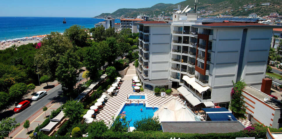 Een foto van het zwembad bij Hotel Grand Okan