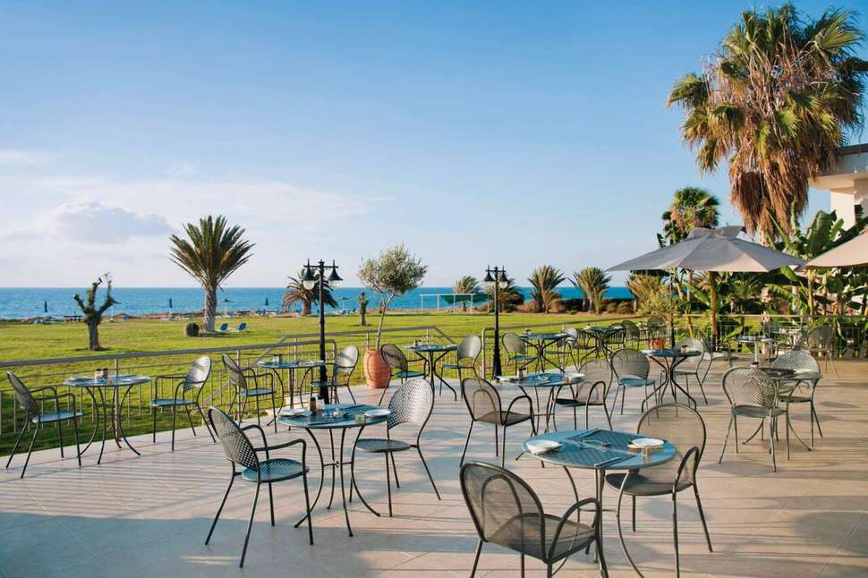 Een foto van het terras bij Natura Beach Hotel & Villas