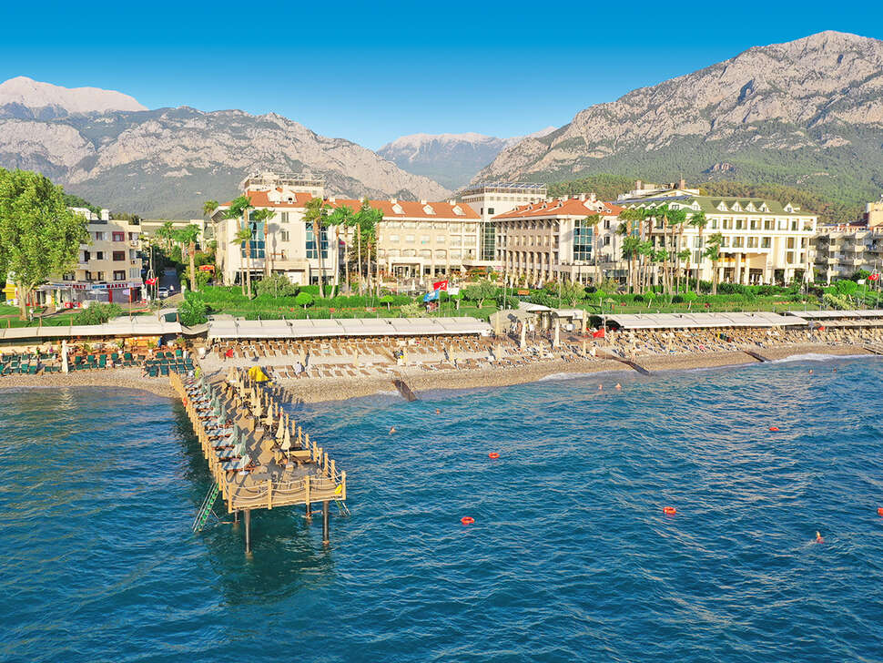 Een foto van de buitenkant van Fame Residence Kemer & Spa