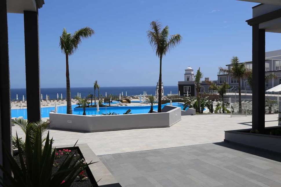 Een foto van het zwembad bij Royal Palm Resort & Spa