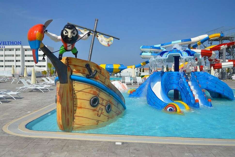 Ein Foto The King Evelthon Beach Hotel & Resort