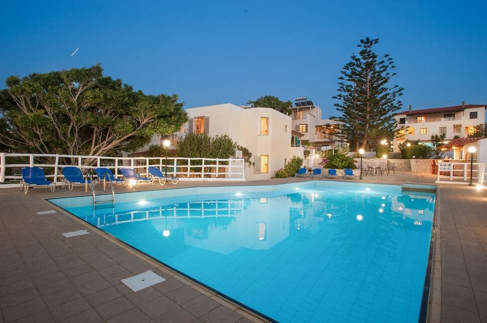 Ein Foto vom Pool im Panorama Seaview Apartments