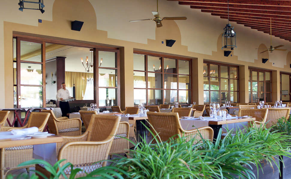 Een foto van het terras bij La Quinta Menorca by Portblue Boutique