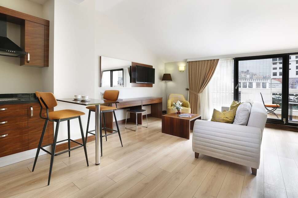 Een foto van The White Orient Hotel
