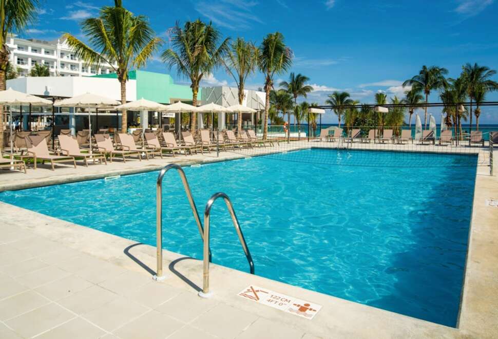 Een foto van het zwembad bij Riu Ocho Rios