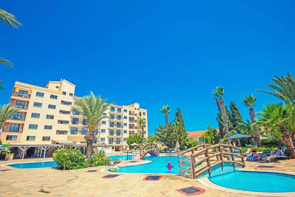 Ein Foto vom Pool im Tsokkos Gardens Hotel