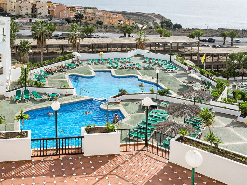 Een foto van het zwembad bij Blue Sea Callao Garden
