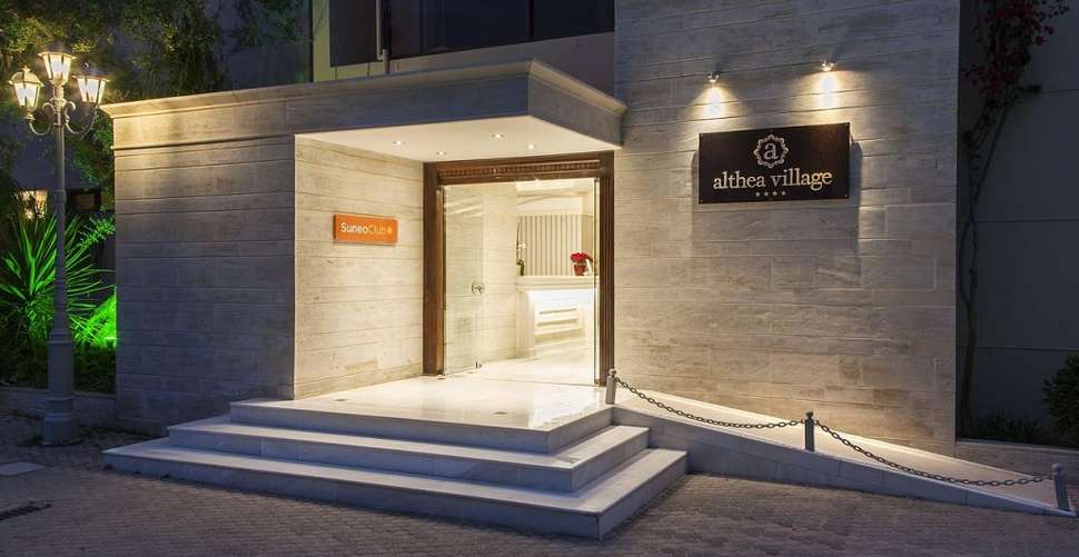 Een foto van de buitenkant van Suneo Althea Village