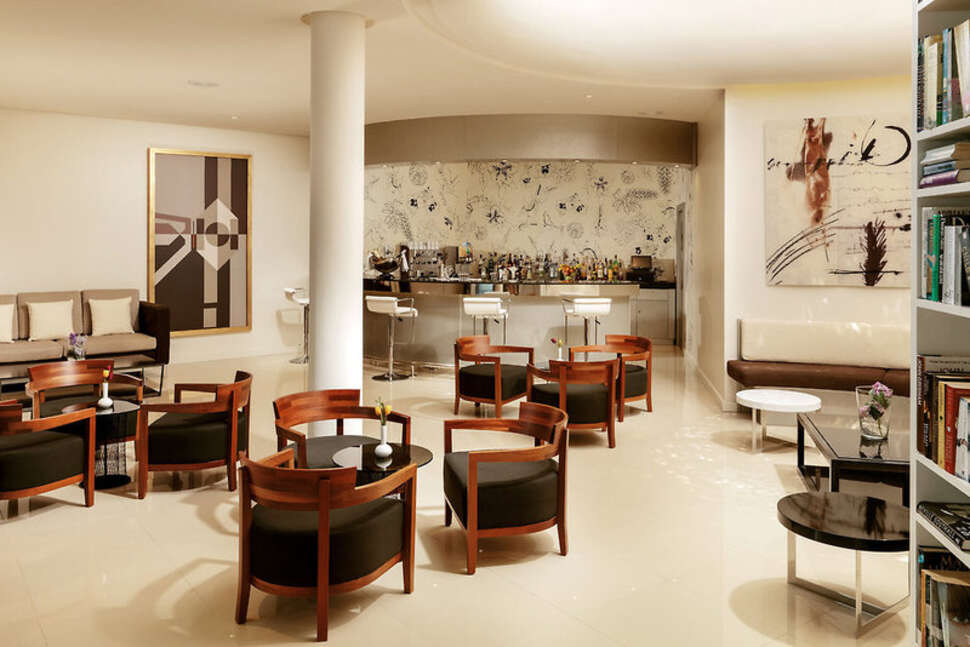 Een foto van het interieur van H10 White Suites