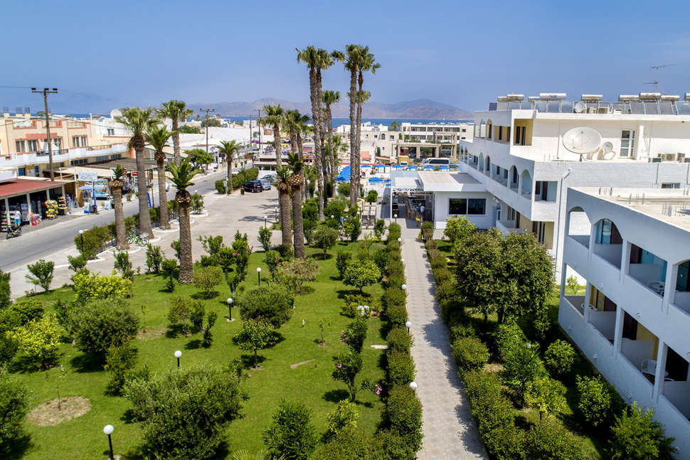 Een foto van de buitenkant van Hotel Tropical Sol