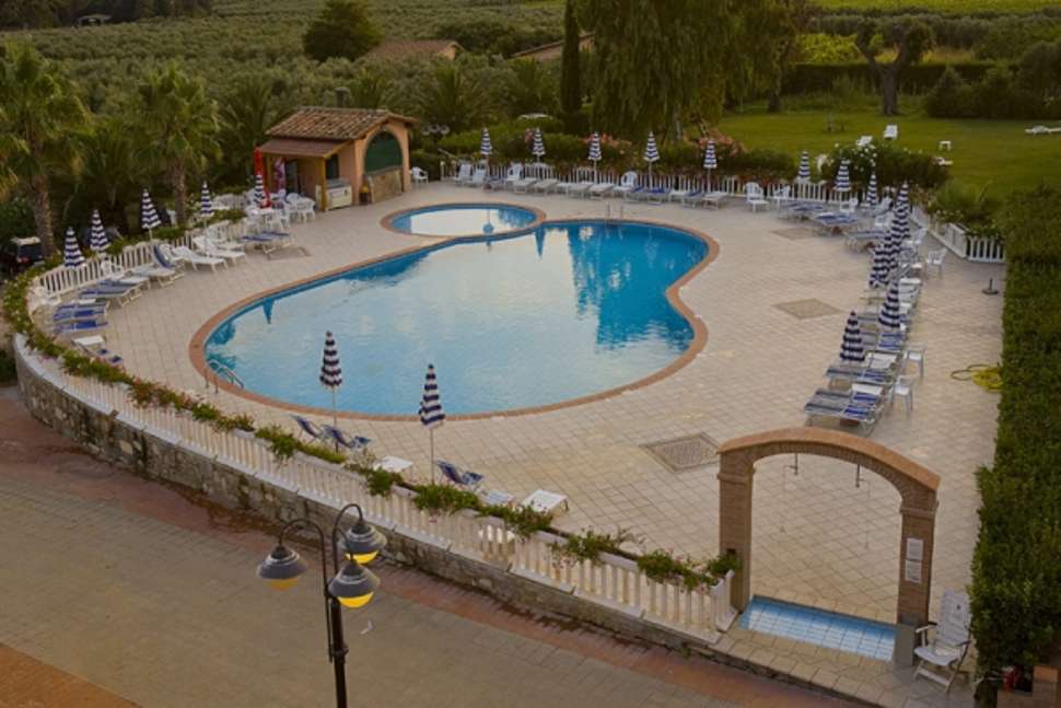 Ein Foto vom Pool im Agrihotel Elisabetta