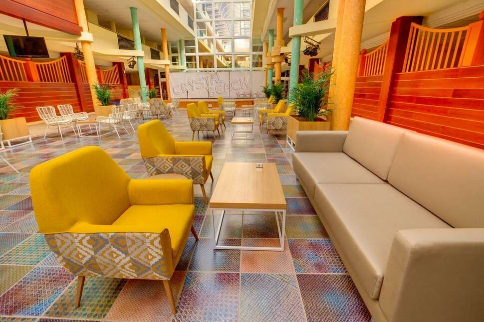 Een foto van het interieur van SBH Crystal Beach Hotel & Suites