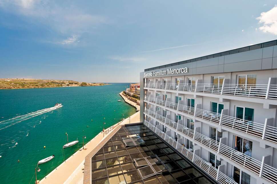 Een foto van de buitenkant van Barcelo Hamilton Menorca
