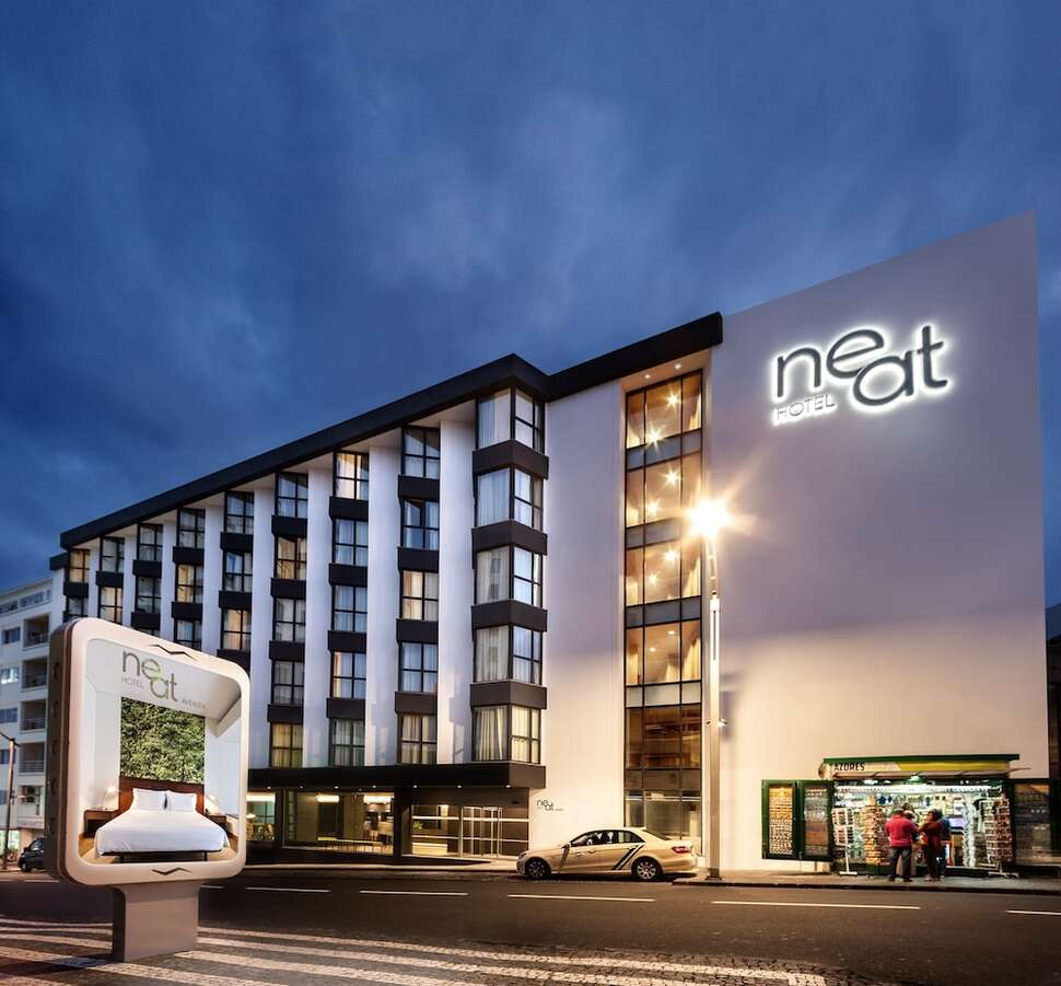 Een foto van de buitenkant van Neat Hotel Avenida
