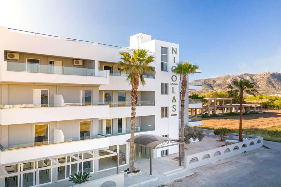Een foto van de buitenkant van Nicolas Grand Suites