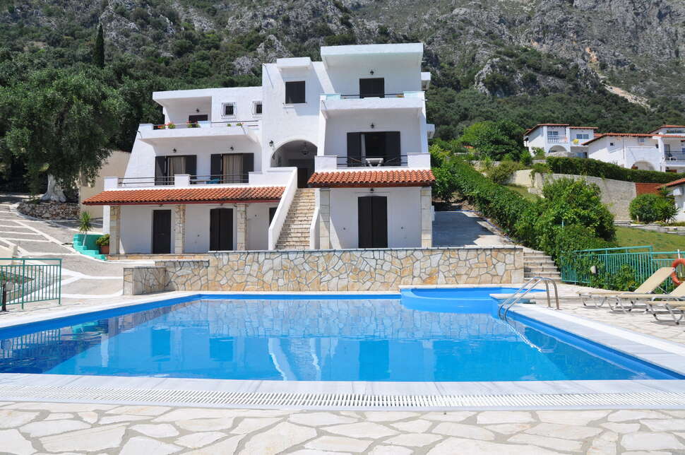 Een foto van een overzicht van Yiannis Appartementen