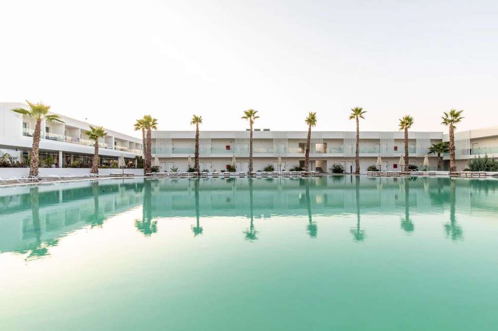 Een foto van het zwembad bij White Dreams Resort