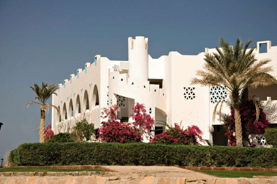 Een foto van de buitenkant van The Three Corners Equinox Beach Resort