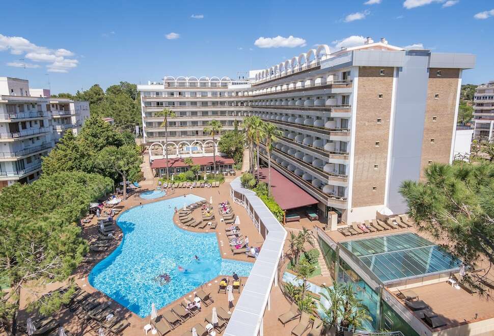 Ein Foto vom Pool im Golden Port Salou & Spa