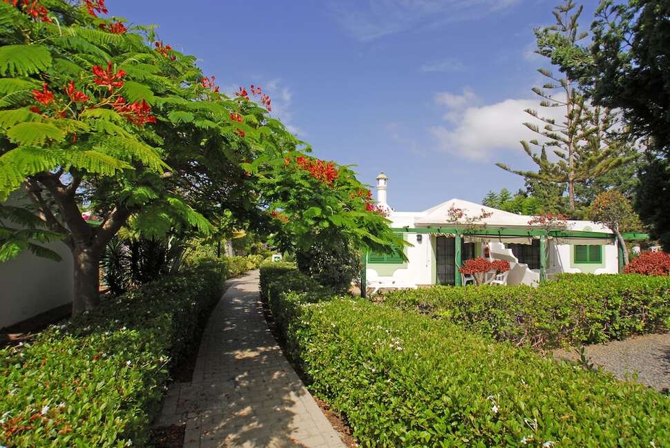 Een foto van het terras bij Cordial Sandy Golf Bungalows