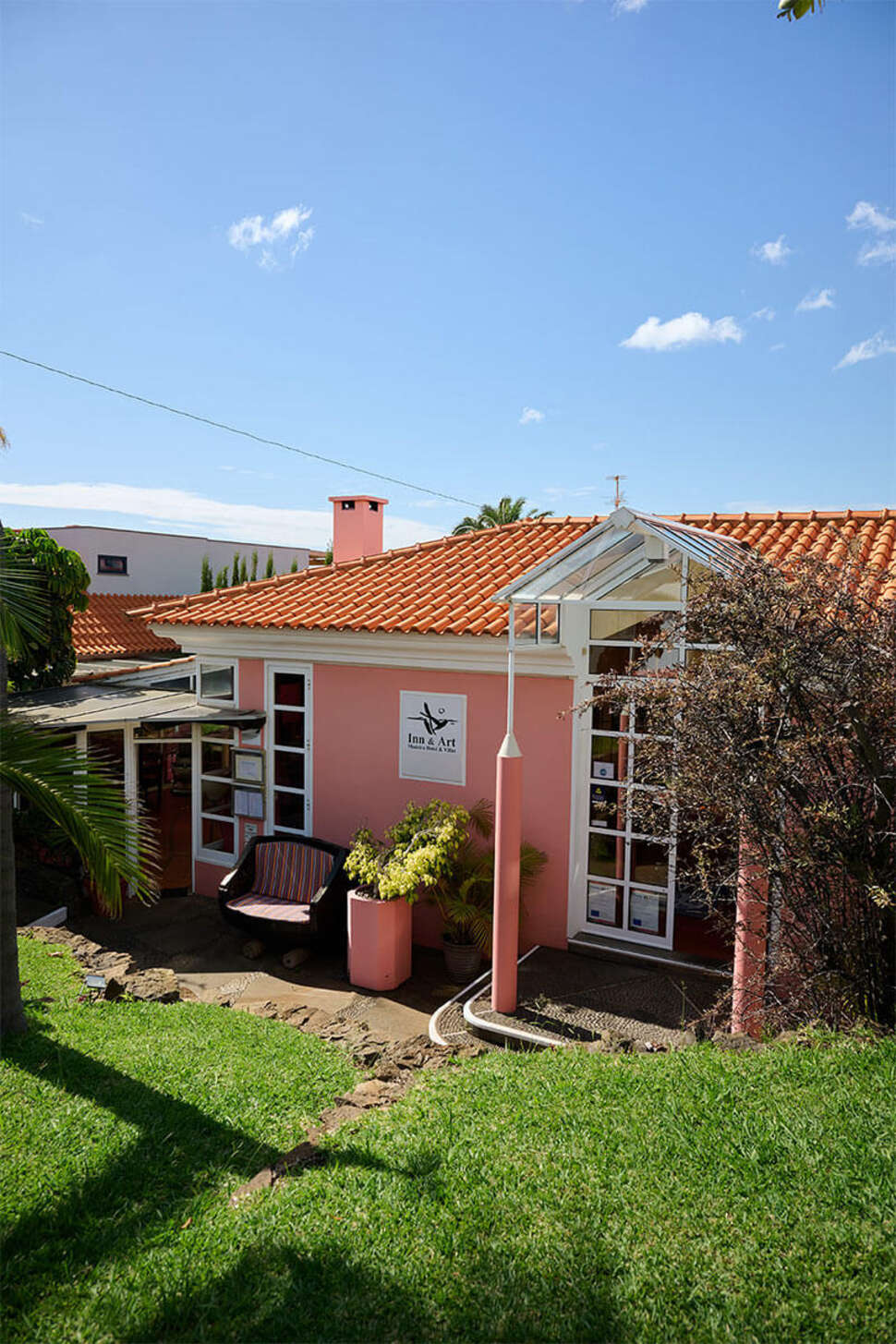 Ein Foto Inn & Art Hotel