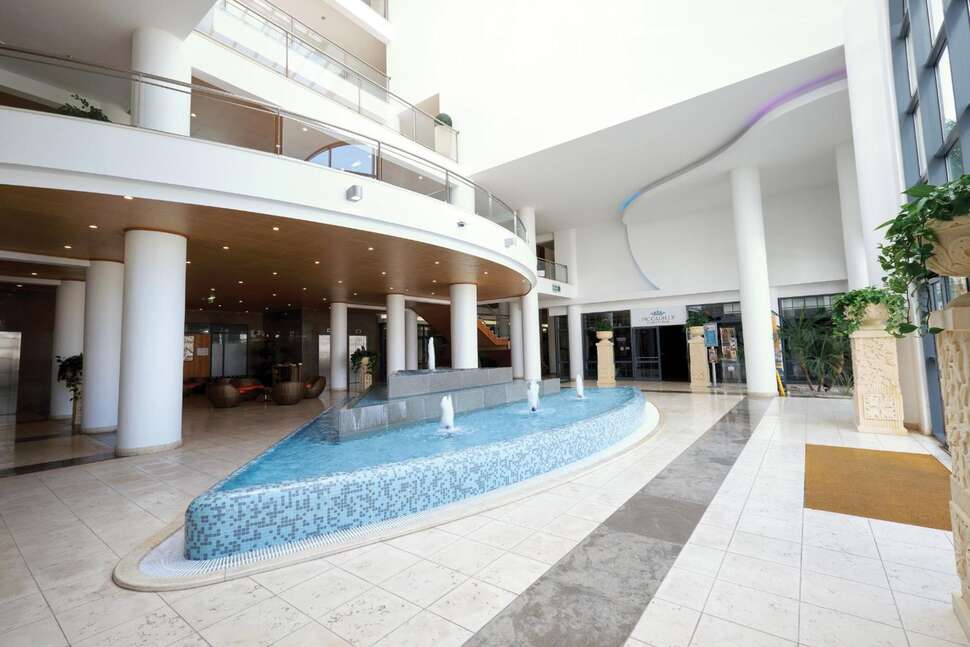 Een foto van het interieur van Grand Muthu Forte Do Vale
