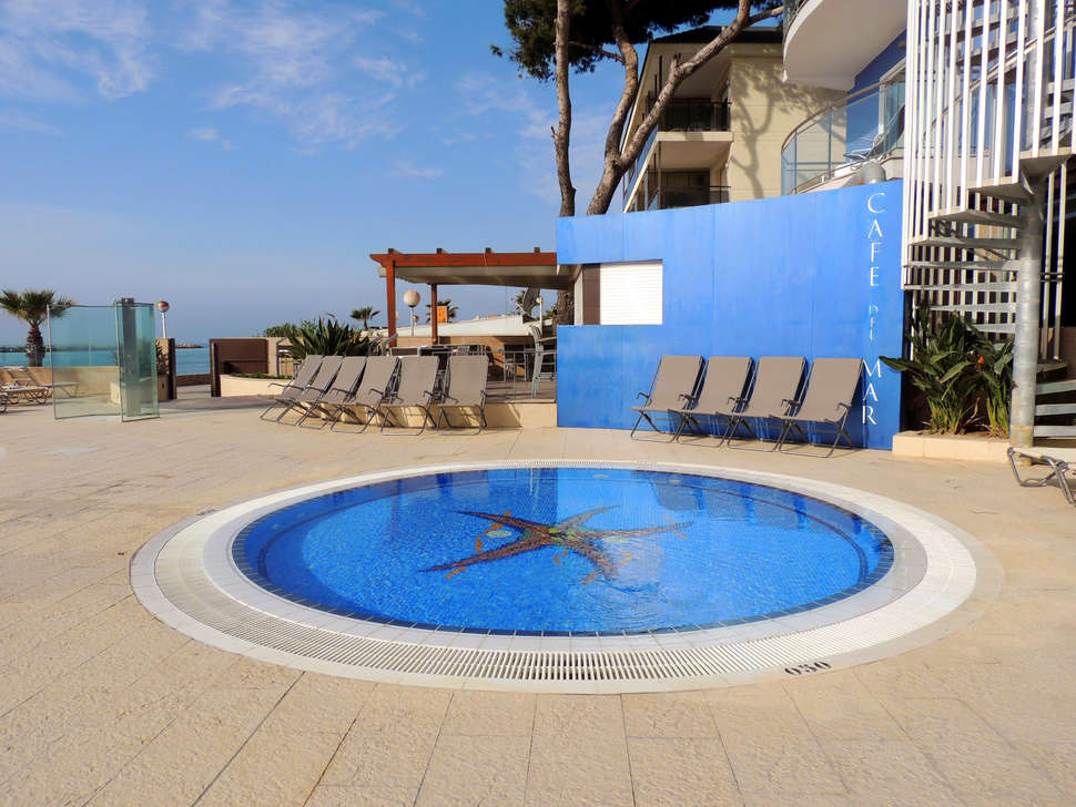 Ein Foto vom Pool im Hotel Augustus