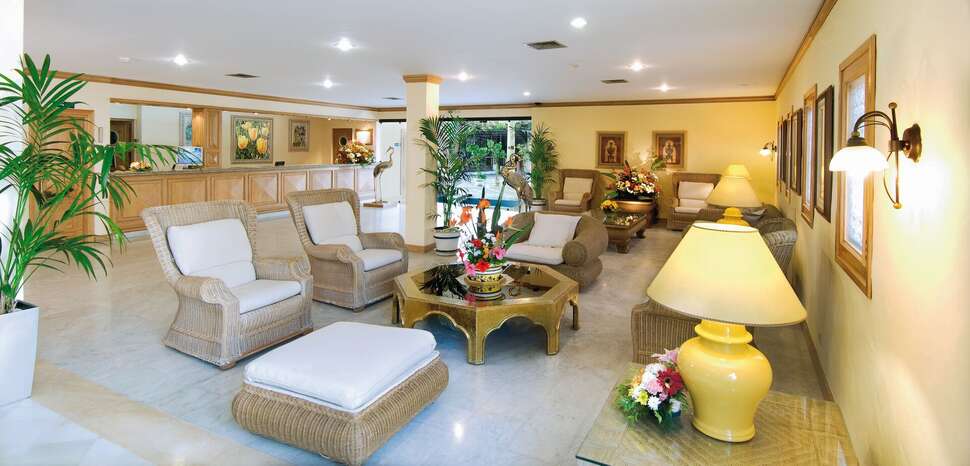 Een foto van het interieur van BlueBay Banus