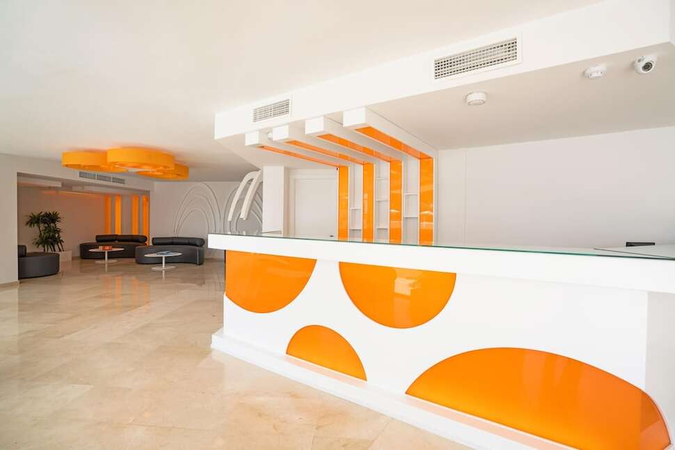 Een foto van het interieur van THB Naeco Ibiza