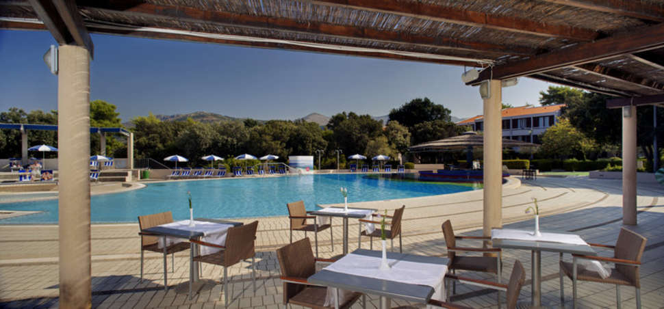 Een foto van het zwembad bij Valamar Tirena Hotel