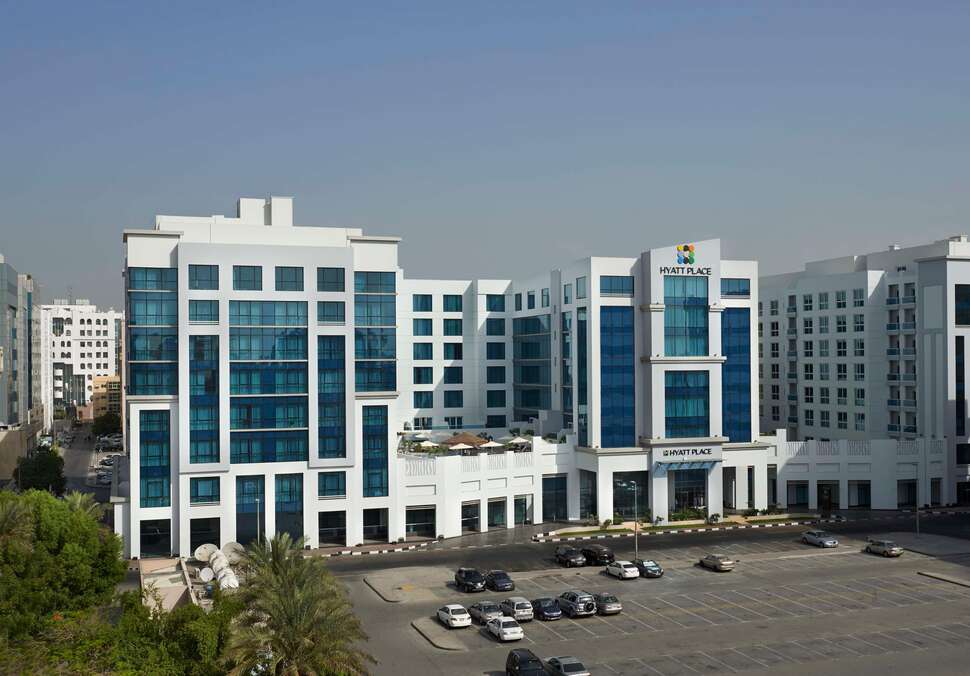 Ein Foto von der Außenansicht des Hyatt Place Dubai Al Rigga