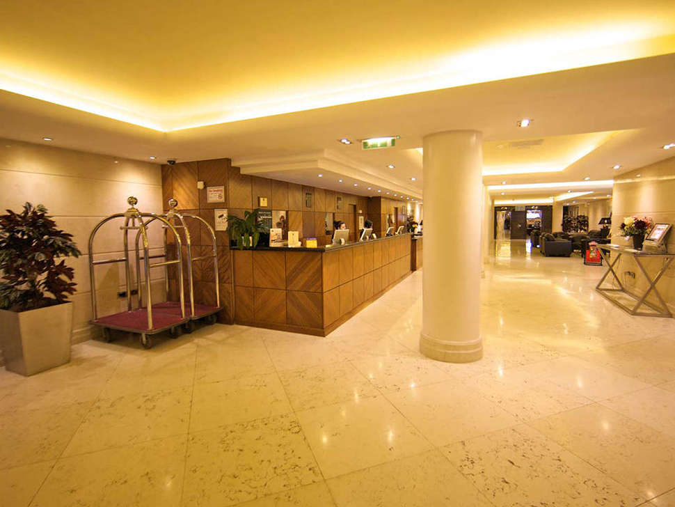 Een foto van The Academy Plaza Hotel
