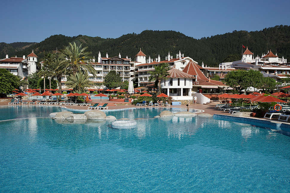 Een foto van het zwembad bij Marti Resort