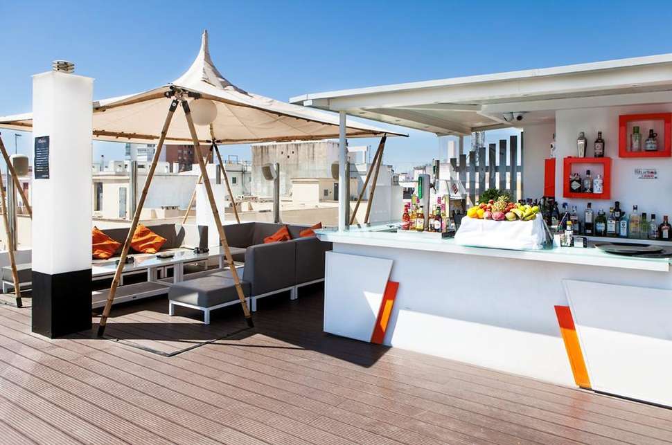Een foto van het terras bij Soho Bahia Malaga Hotel
