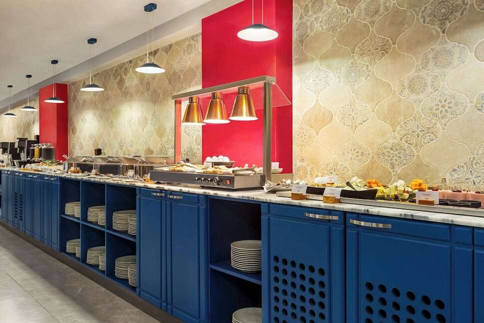 Een foto van Ramada by Wyndham Tbilisi Old City
