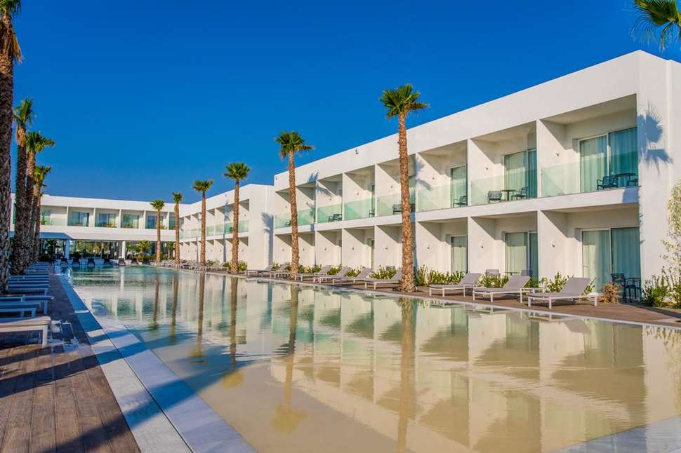 Een foto van het zwembad bij White Dreams Resort