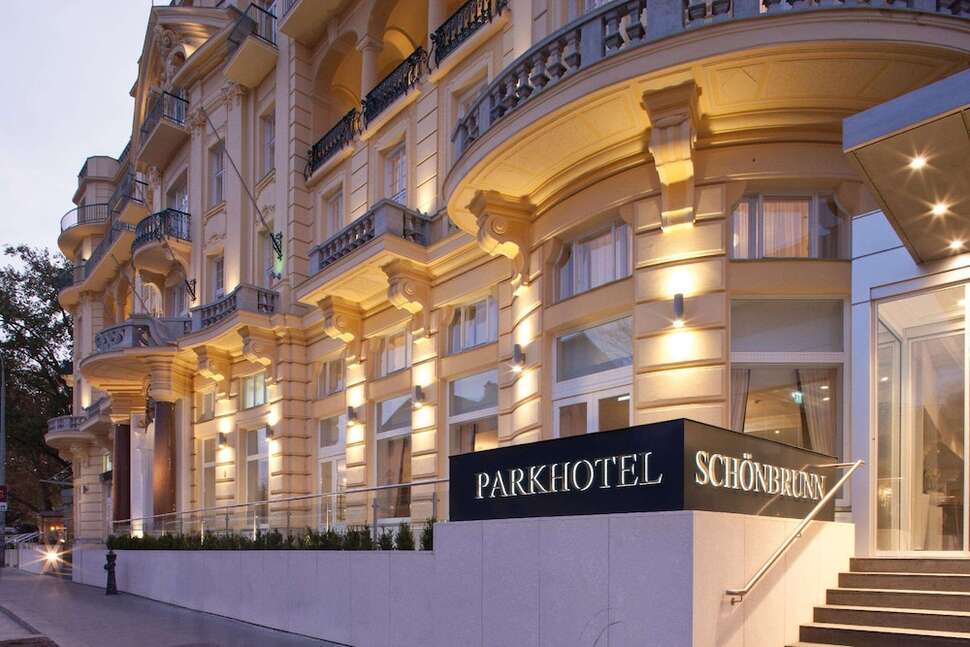 Een foto van de buitenkant van Austria Trend Parkhotel Schonbrunn