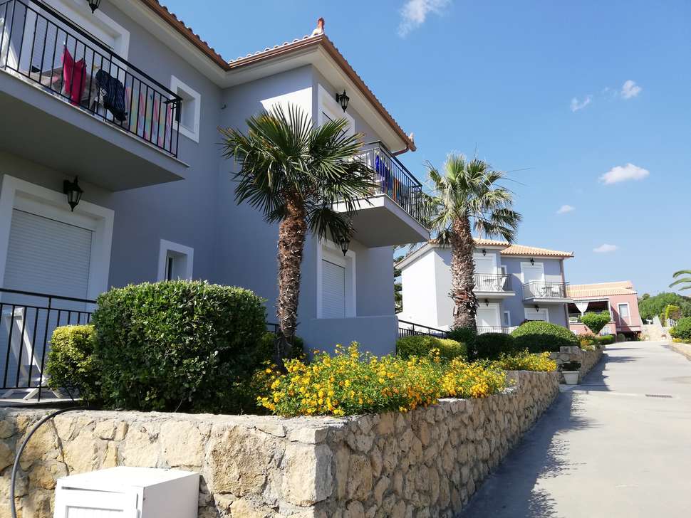 Een foto van de buitenkant van Astra Village Hotel & Spa