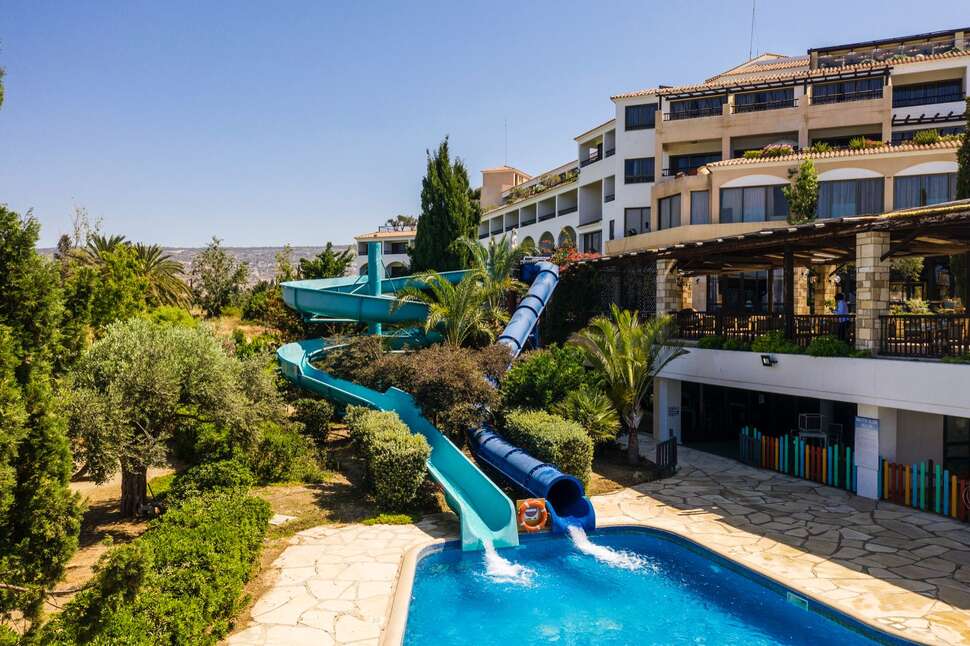 Ein Foto vom Pool im Coral Beach Hotel & Resort