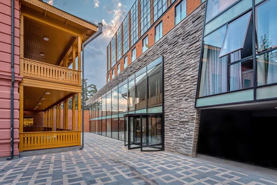 Een foto van Ramada by Wyndham Tbilisi Old City