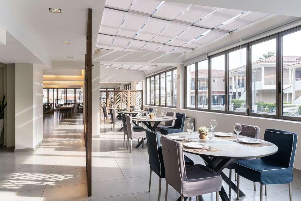 Een foto van de faciliteiten bij Lagomandra Beach Hotel & Suites
