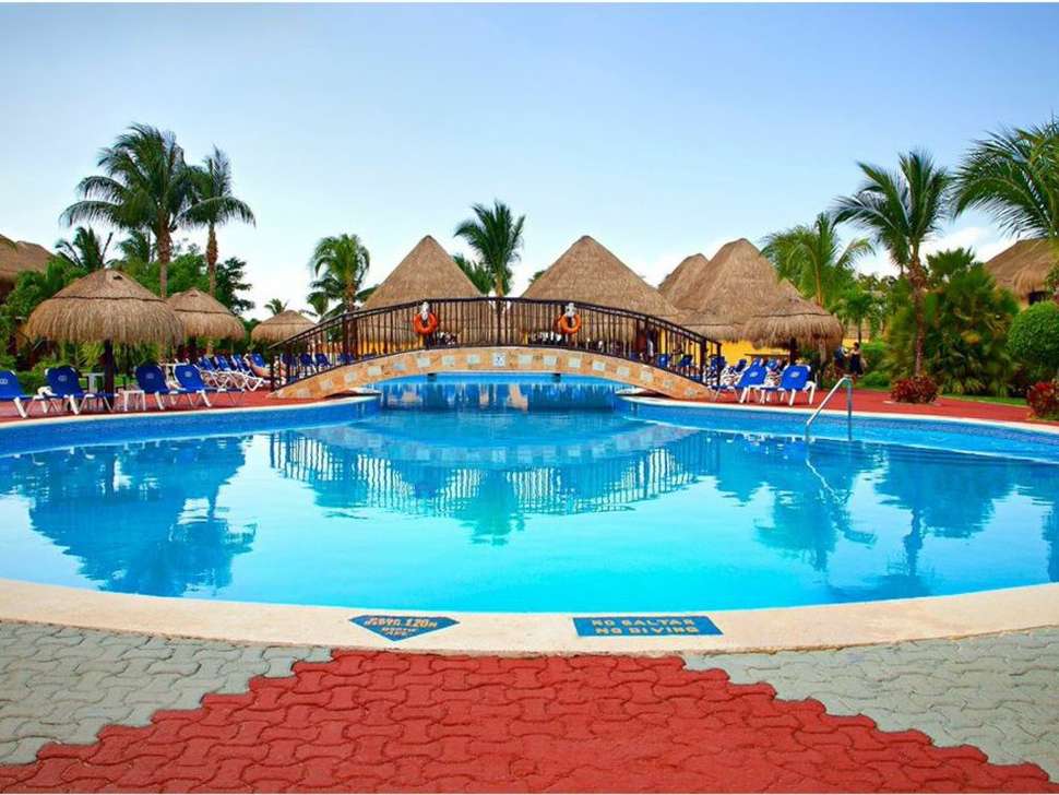 Een foto van het zwembad bij Allegro Cozumel