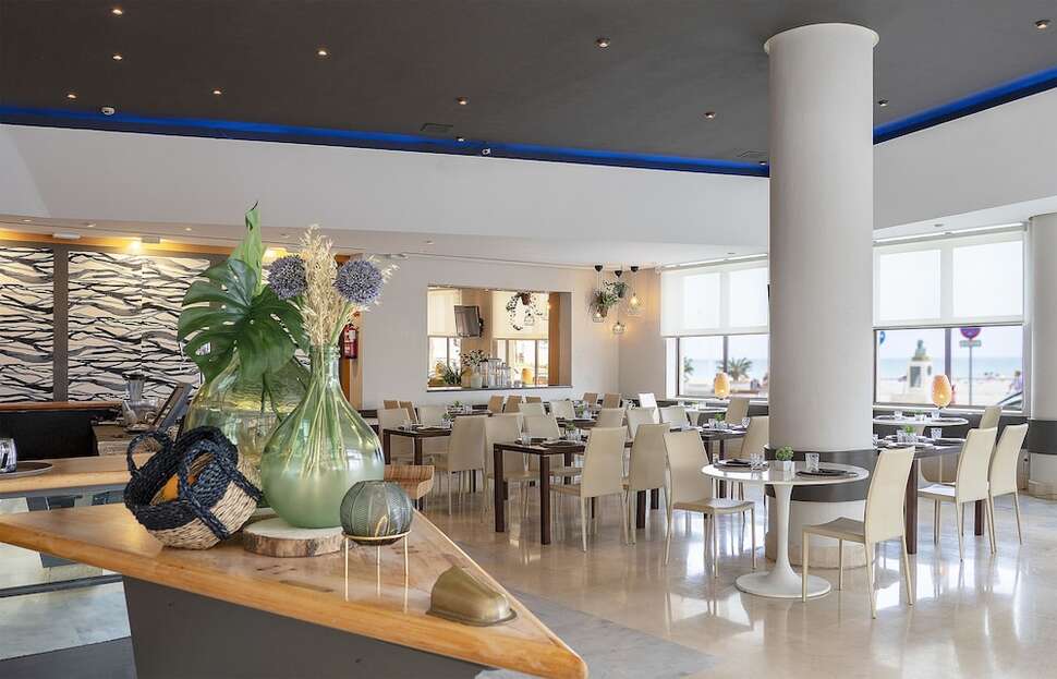 Een foto van het interieur van Hotel Cadiz Paseo del Mar
