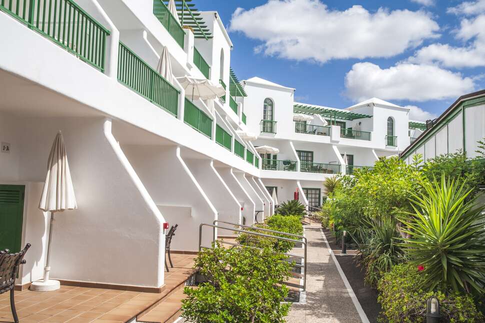 Een foto van de buitenkant van Club del Carmen by Diamond Resorts